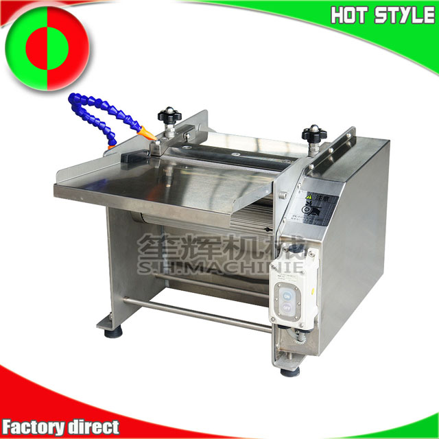 Machine automatique à dépecer les poissons